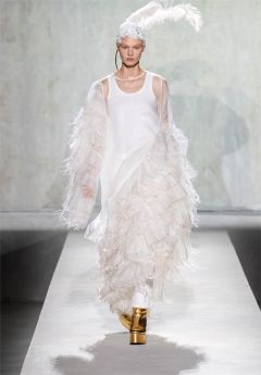 Thumbnail image for S/S 2020 Women Runway Looks